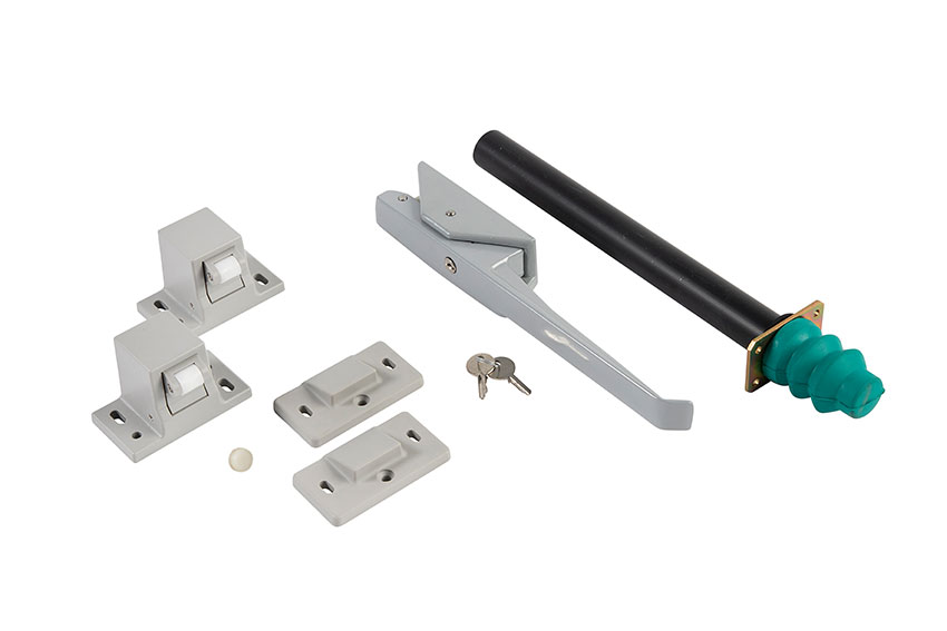 1221.02g - closure with key, enamelled - left 